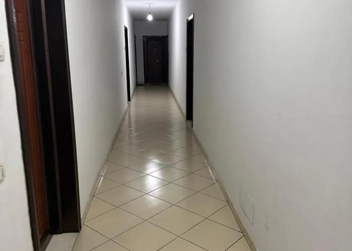 Ferit's Near Astir 公寓 地拉那